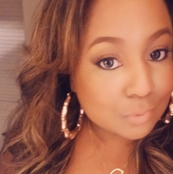 Meet your Posher, Cara - Picture 2 of 2